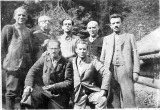 Munkaszolgálatosok a Nyírségben (jobboldalt áll: Keller Dezső)